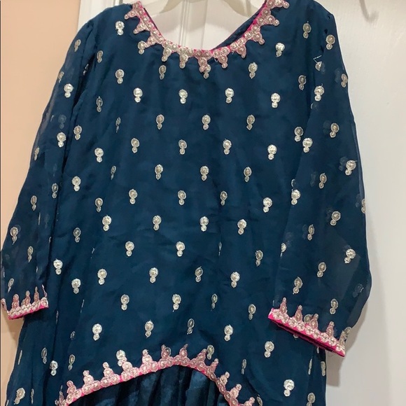 Dresses - Picture 3 of 6